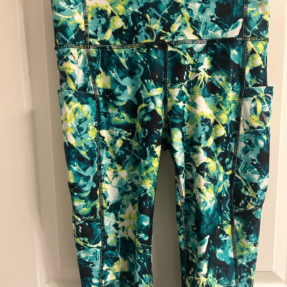 Xersion Quick-Dri Capri - Picture 2 of 11
